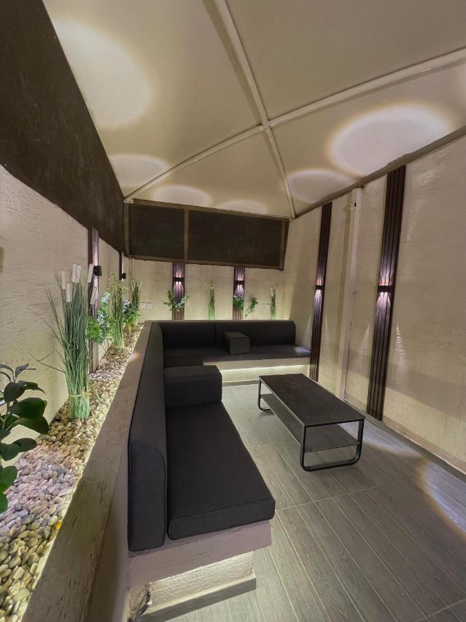 استديو مع جلسة خارجية بدخول ذكي Villa Riyadh Ngoại thất bức ảnh